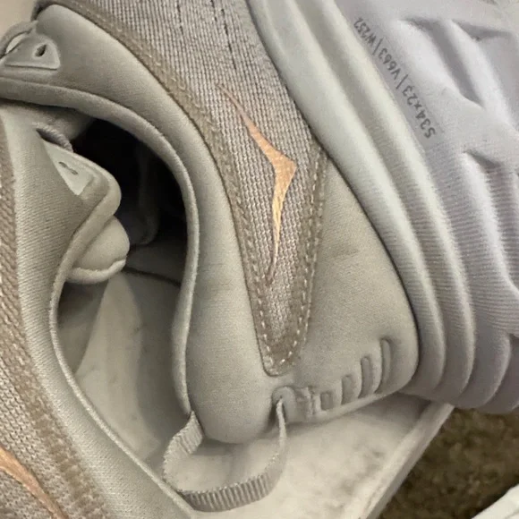 HOKA Bondi 8 Running Shoe 8D
HARBOR MIST / LUNAR ROCK - Picture 10 of 15